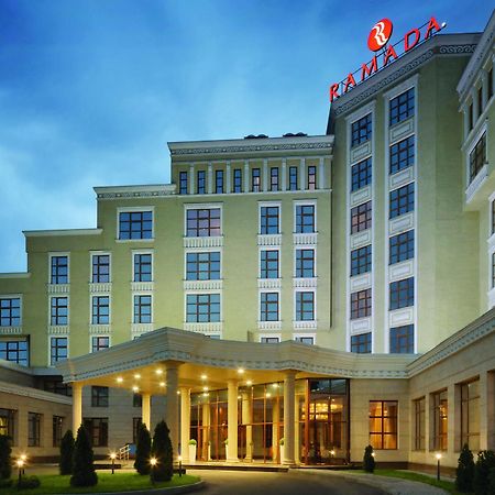 Ramada By Wyndham Almaty Hotell Exteriör bild