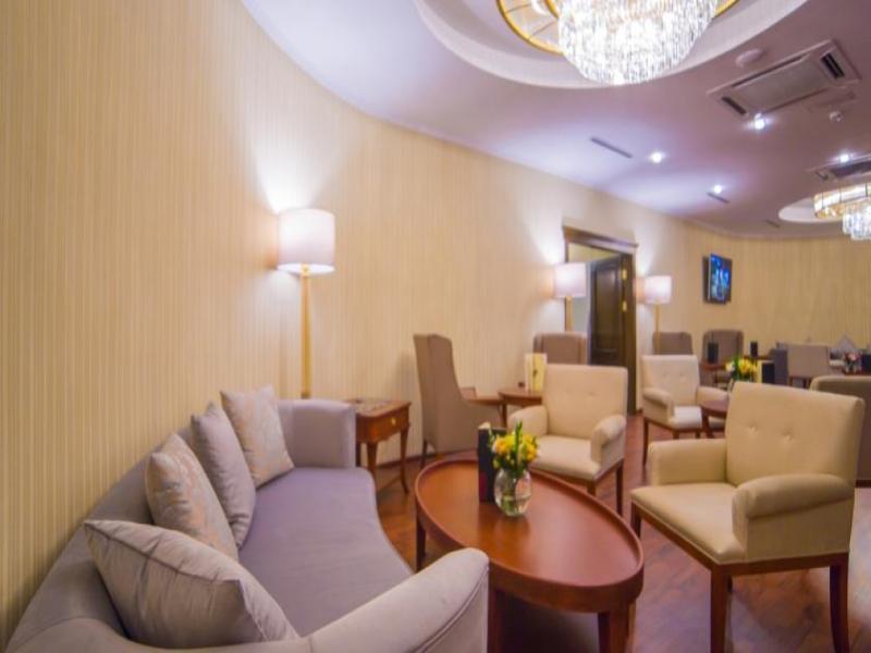Ramada By Wyndham Almaty Hotell Exteriör bild