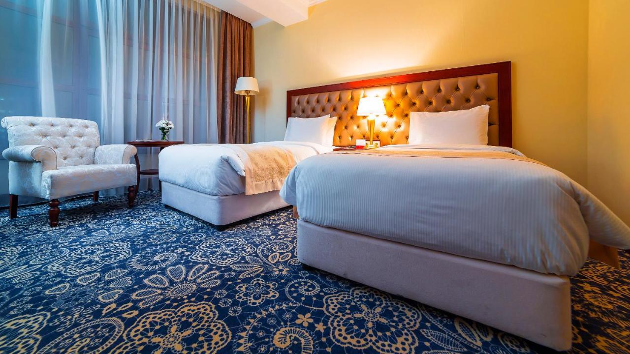 Ramada By Wyndham Almaty Hotell Exteriör bild