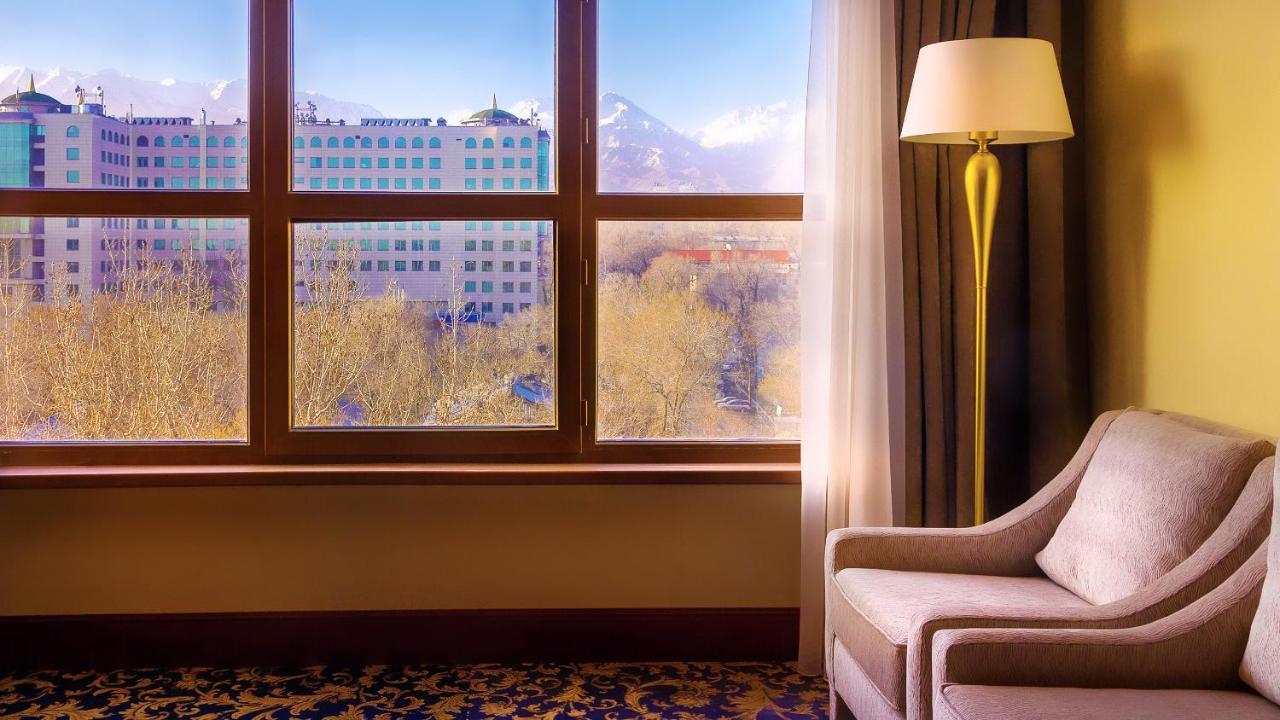 Ramada By Wyndham Almaty Hotell Exteriör bild
