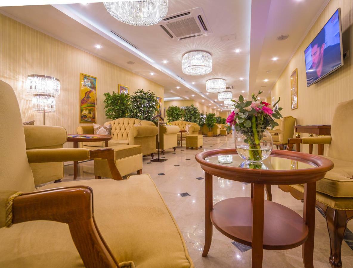 Ramada By Wyndham Almaty Hotell Exteriör bild